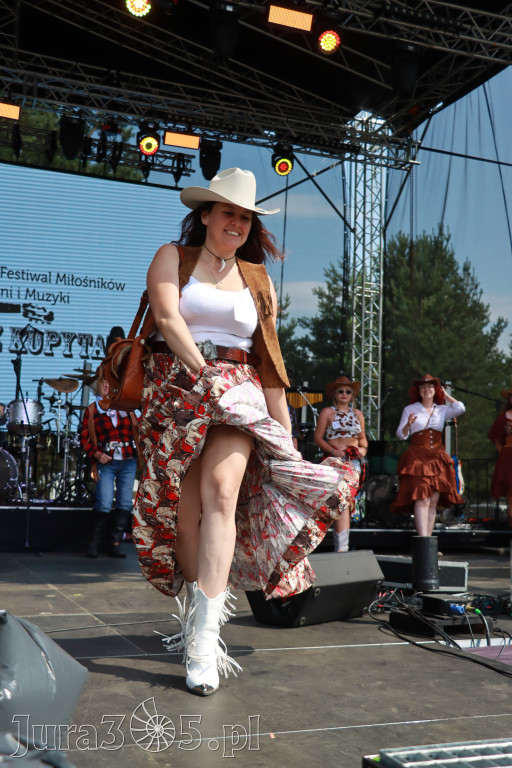 Fotorelacja XIX: Konkurs na strój w stylu Country - Festiwal z Kopyta w Gniazdowie