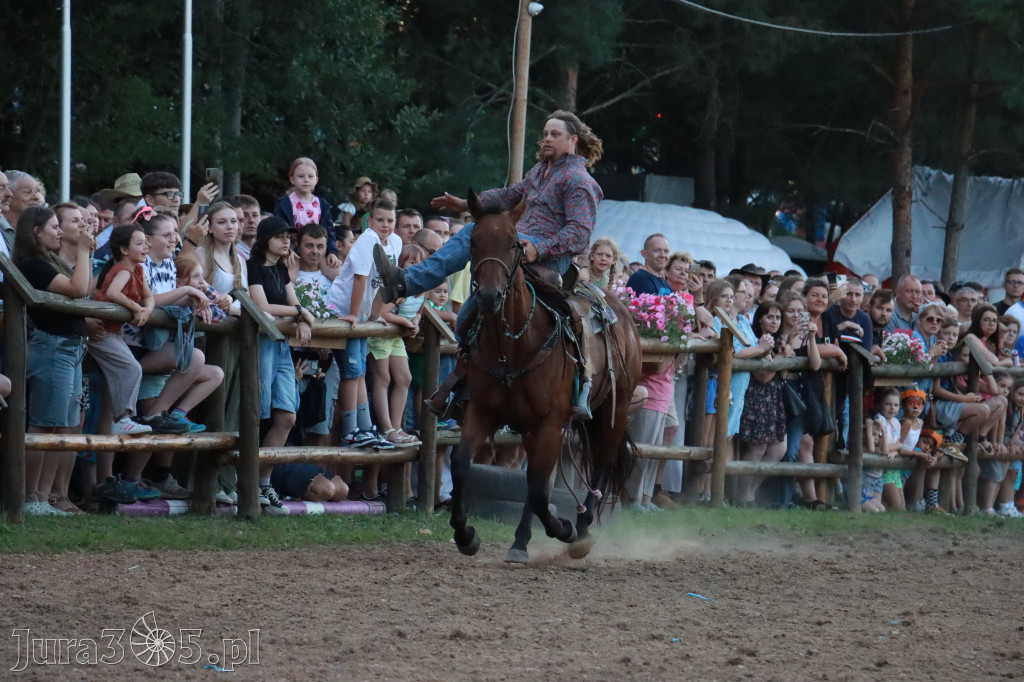 Fotorelacja XXI: Kaskaderski pokaz jeździecki - Festiwal z Kopyta w Gniazdowie