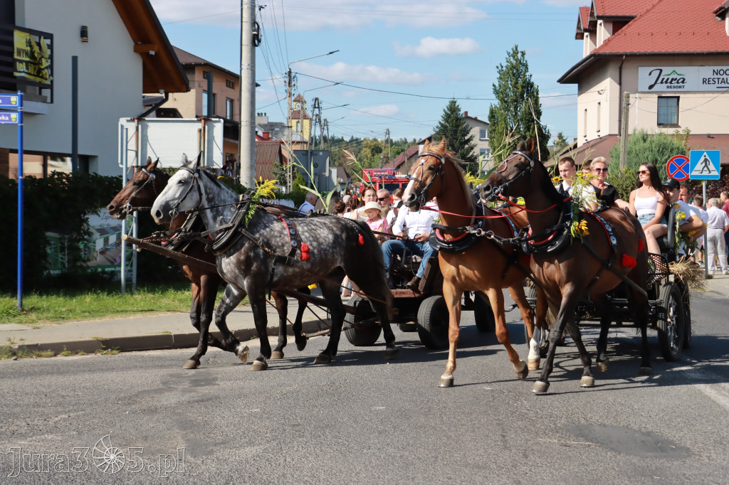 Fotorelacja: Korowód dożynkowy i Parada Ciągników w Kroczycach