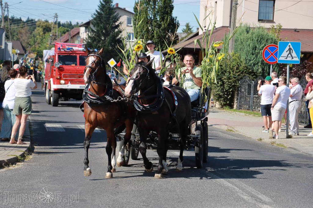 Fotorelacja: Korowód dożynkowy i Parada Ciągników w Kroczycach
