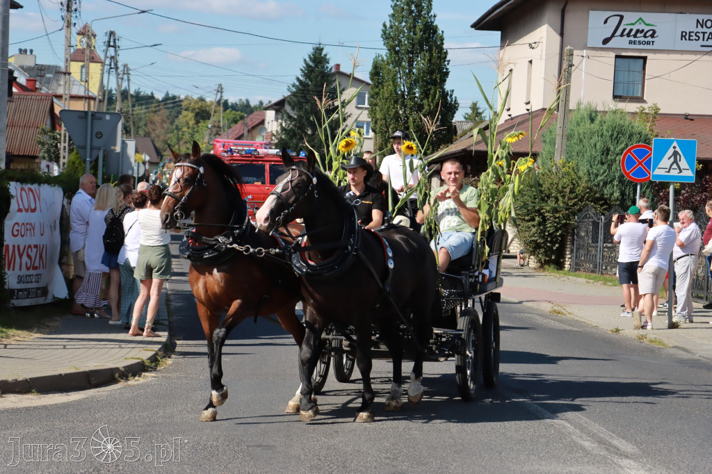 Fotorelacja: Korowód dożynkowy i Parada Ciągników w Kroczycach