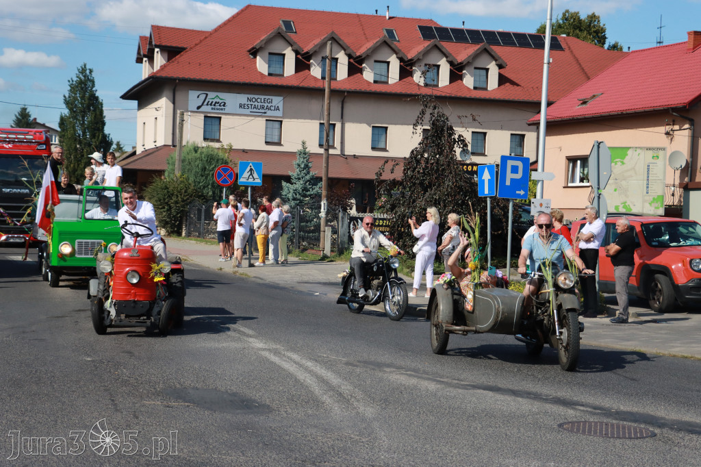 Fotorelacja: Korowód dożynkowy i Parada Ciągników w Kroczycach