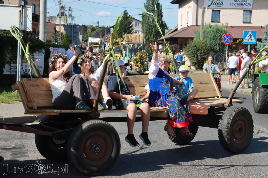 Fotorelacja: Korowód dożynkowy i Parada Ciągników w Kroczycach