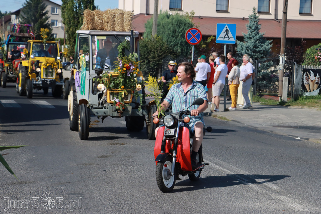 Fotorelacja: Korowód dożynkowy i Parada Ciągników w Kroczycach