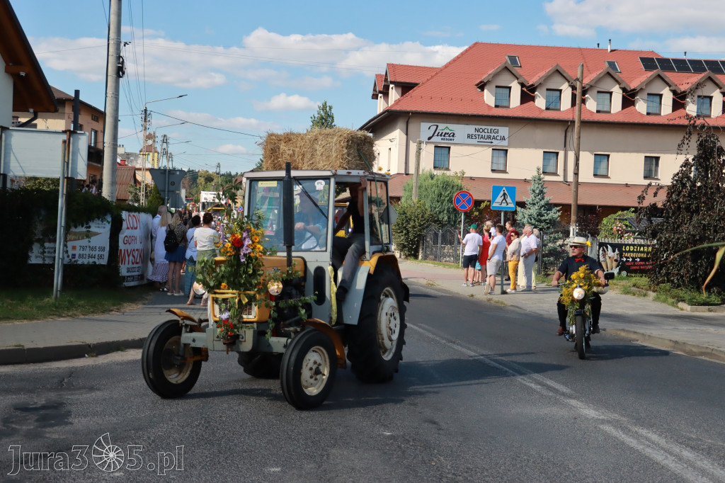 Fotorelacja: Korowód dożynkowy i Parada Ciągników w Kroczycach