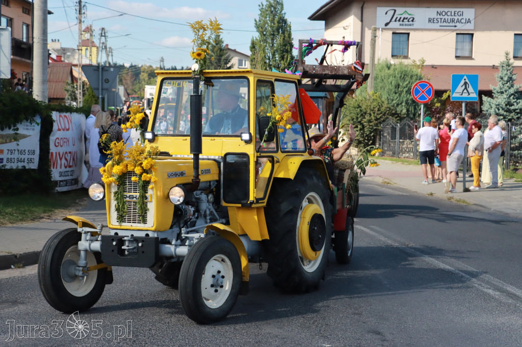 Fotorelacja: Korowód dożynkowy i Parada Ciągników w Kroczycach