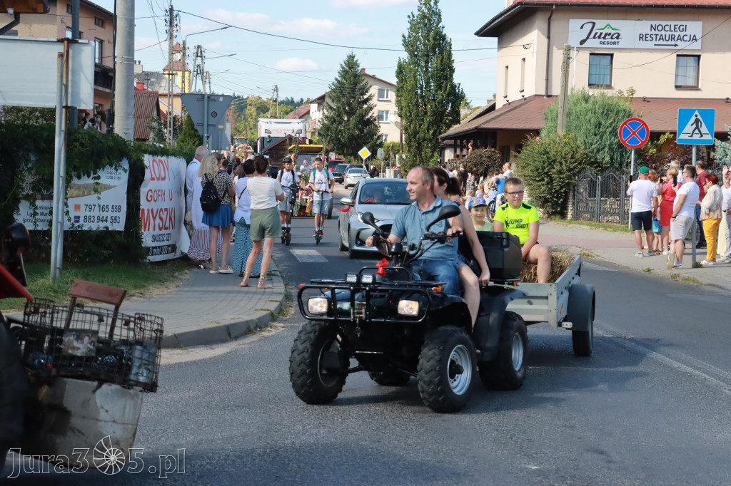 Fotorelacja: Korowód dożynkowy i Parada Ciągników w Kroczycach