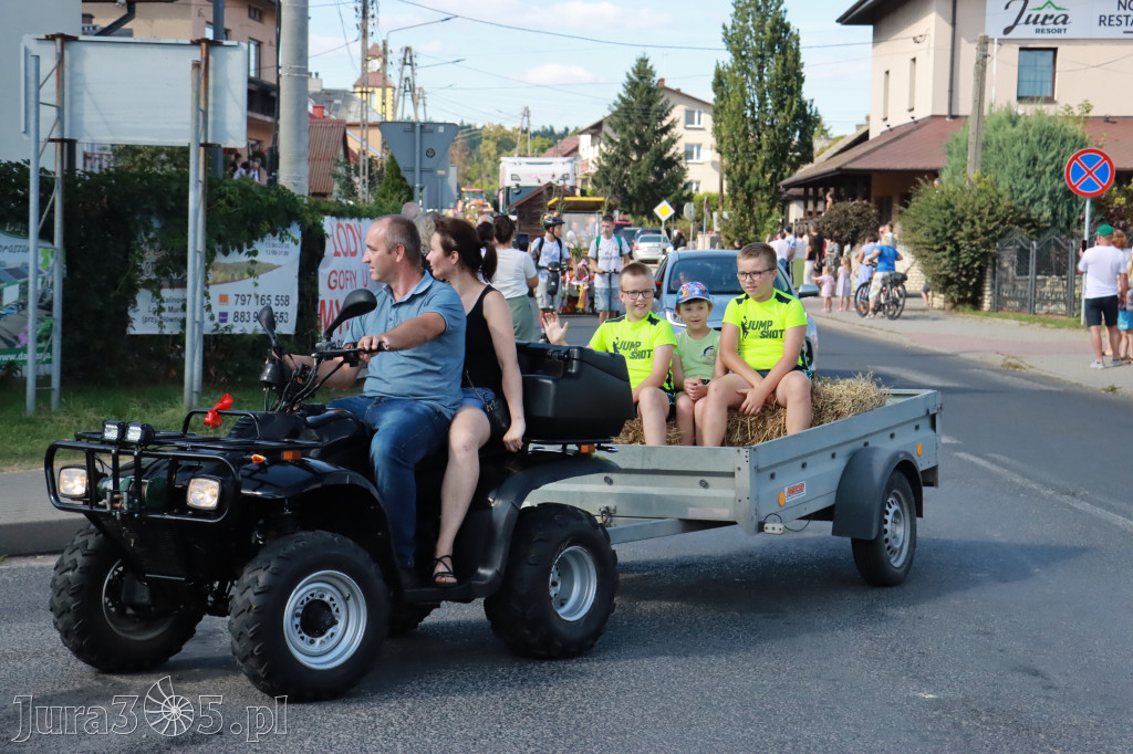 Fotorelacja: Korowód dożynkowy i Parada Ciągników w Kroczycach