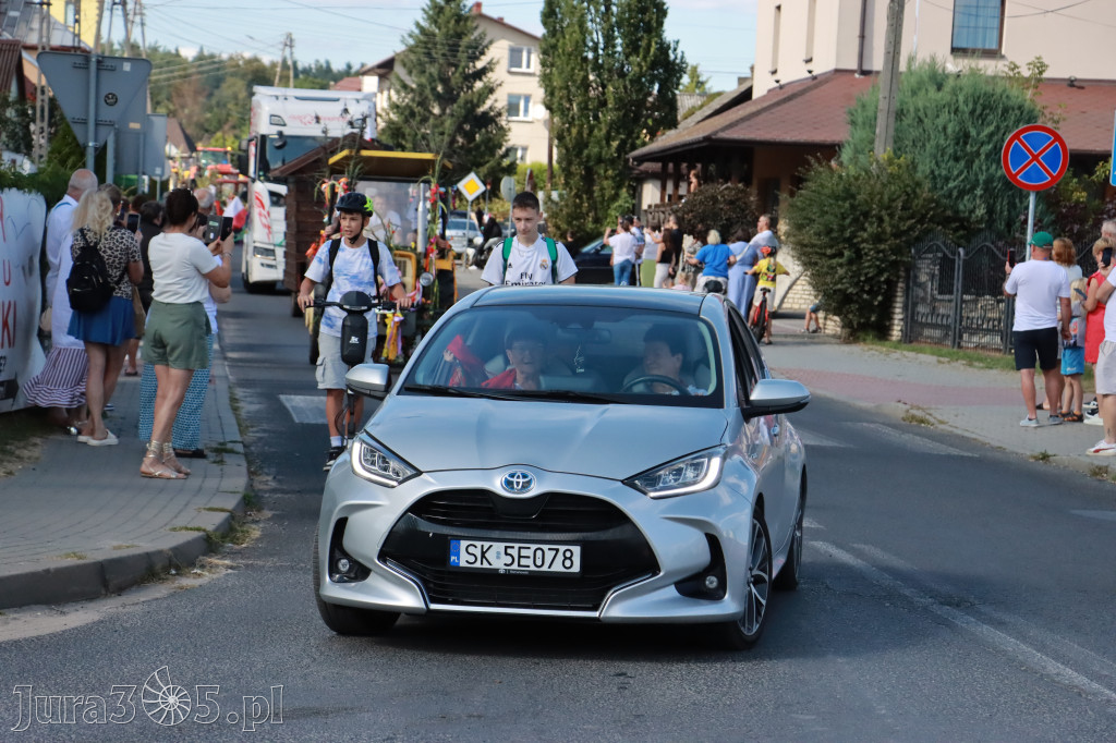 Fotorelacja: Korowód dożynkowy i Parada Ciągników w Kroczycach