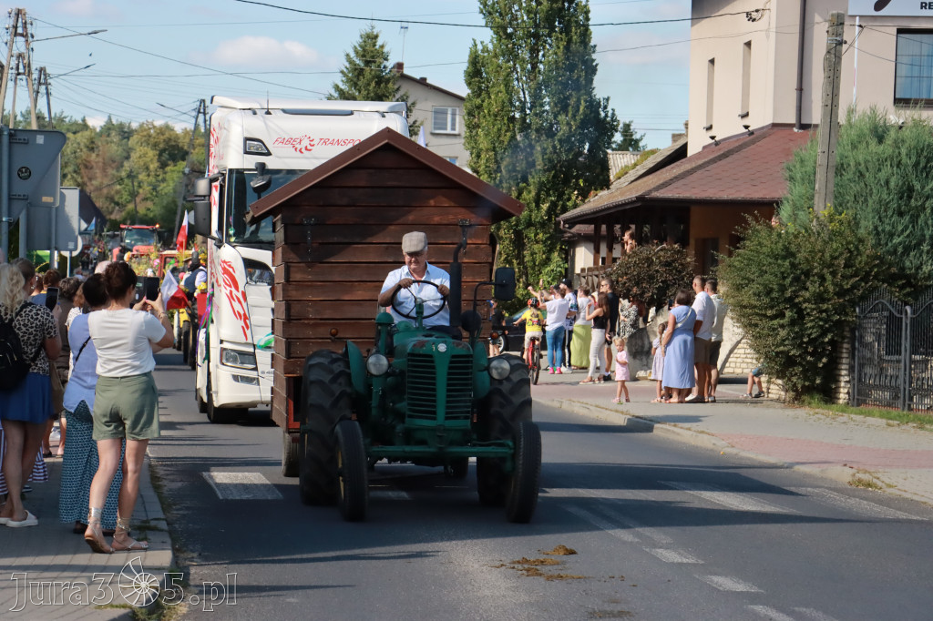 Fotorelacja: Korowód dożynkowy i Parada Ciągników w Kroczycach