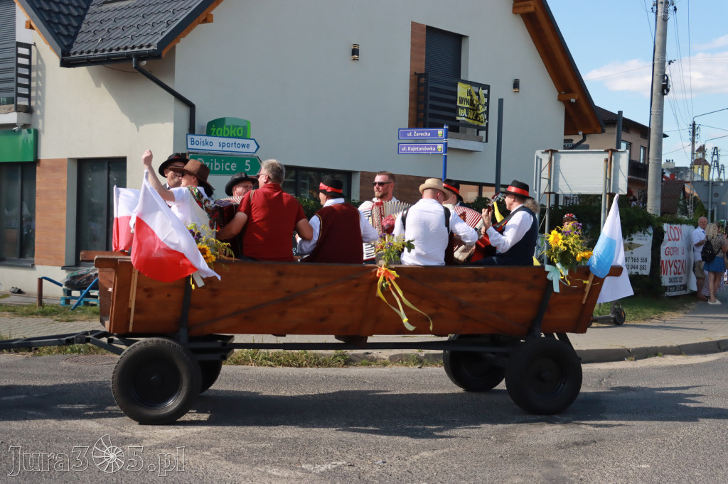 Fotorelacja: Korowód dożynkowy i Parada Ciągników w Kroczycach