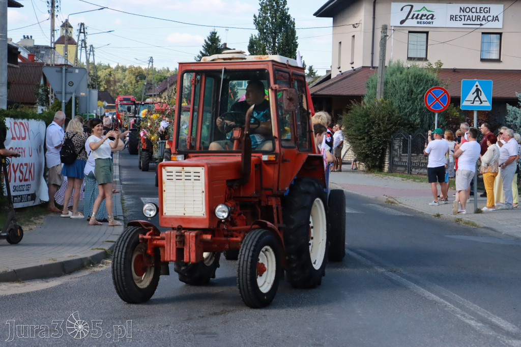 Fotorelacja: Korowód dożynkowy i Parada Ciągników w Kroczycach