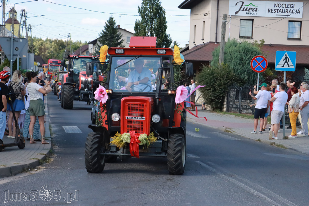 Fotorelacja: Korowód dożynkowy i Parada Ciągników w Kroczycach
