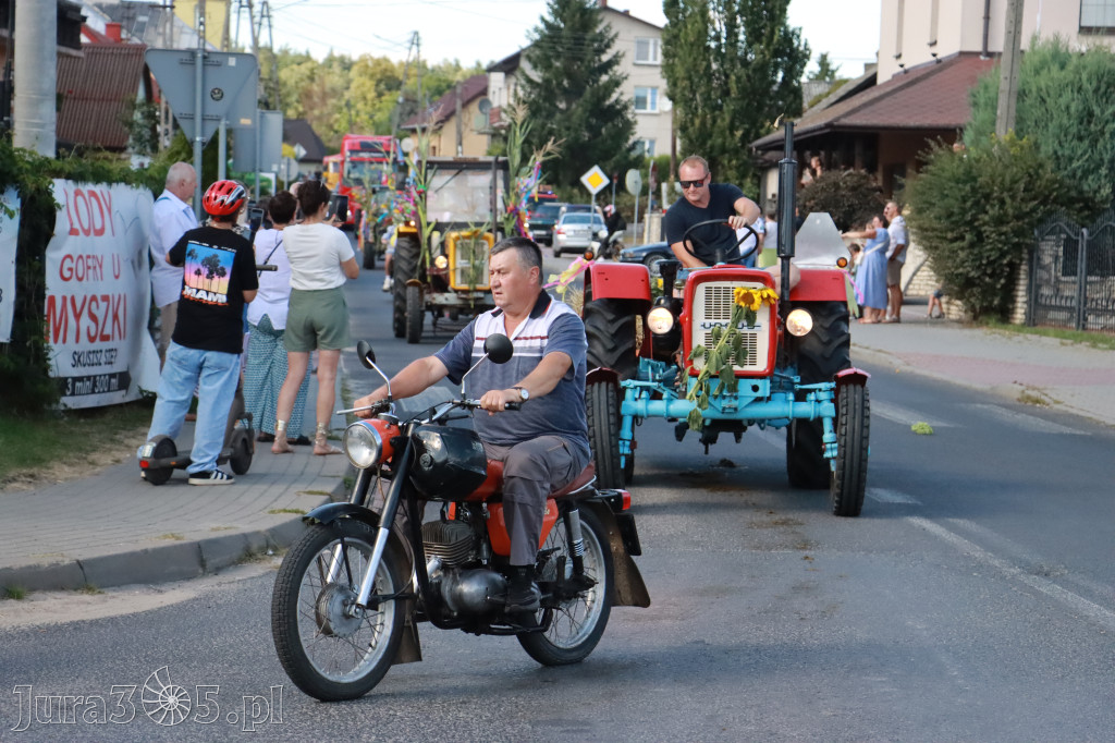 Fotorelacja: Korowód dożynkowy i Parada Ciągników w Kroczycach