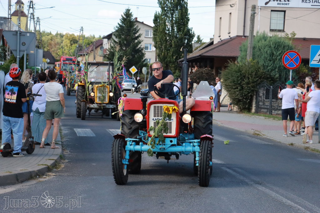 Fotorelacja: Korowód dożynkowy i Parada Ciągników w Kroczycach