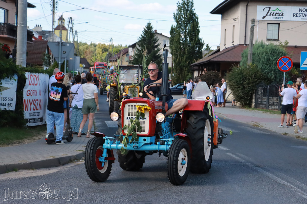 Fotorelacja: Korowód dożynkowy i Parada Ciągników w Kroczycach