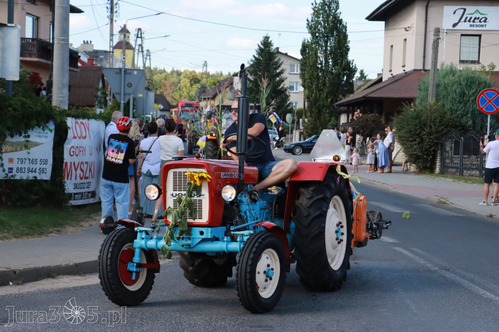 Fotorelacja: Korowód dożynkowy i Parada Ciągników w Kroczycach