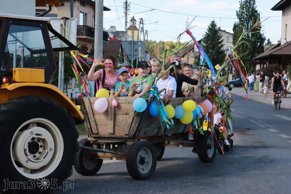 Fotorelacja: Korowód dożynkowy i Parada Ciągników w Kroczycach
