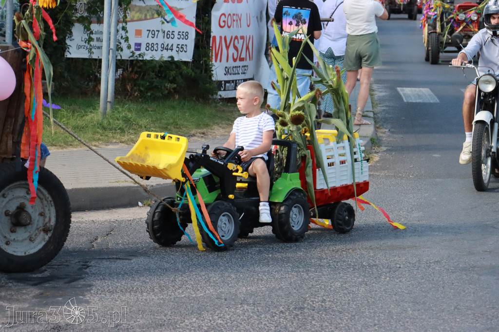 Fotorelacja: Korowód dożynkowy i Parada Ciągników w Kroczycach