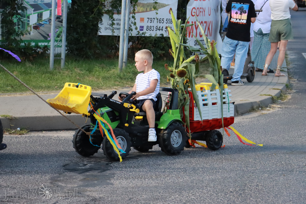 Fotorelacja: Korowód dożynkowy i Parada Ciągników w Kroczycach