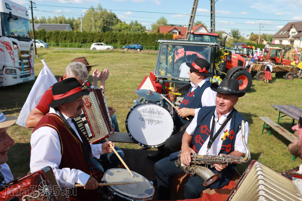 Fotorelacja: Korowód dożynkowy i Parada Ciągników w Kroczycach