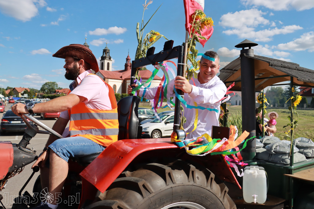 Fotorelacja: Korowód dożynkowy i Parada Ciągników w Kroczycach