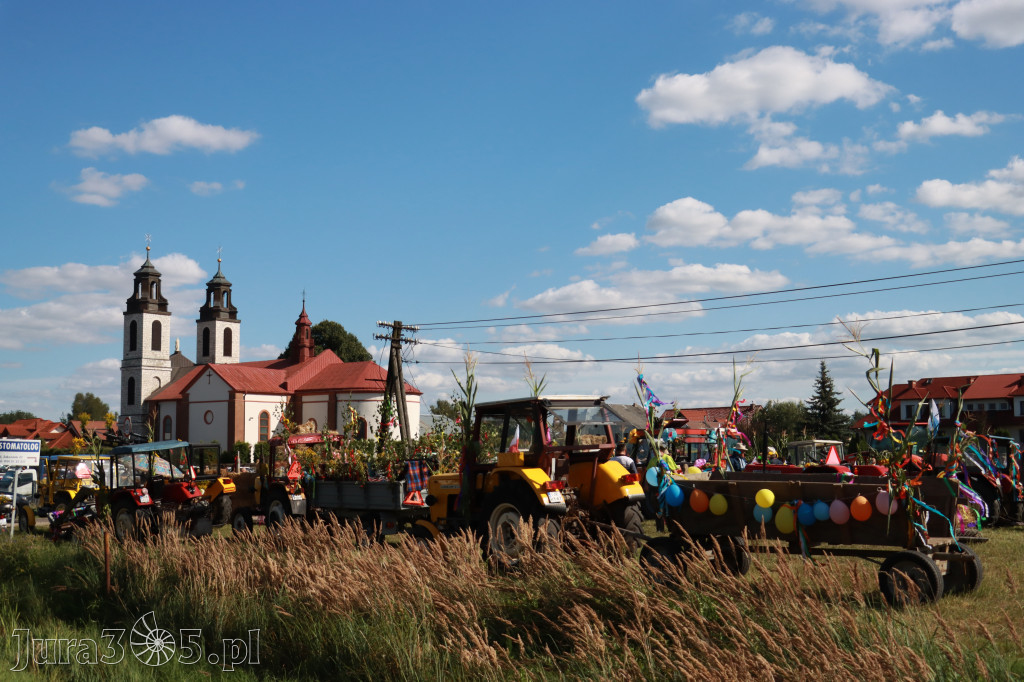 Fotorelacja: Korowód dożynkowy i Parada Ciągników w Kroczycach