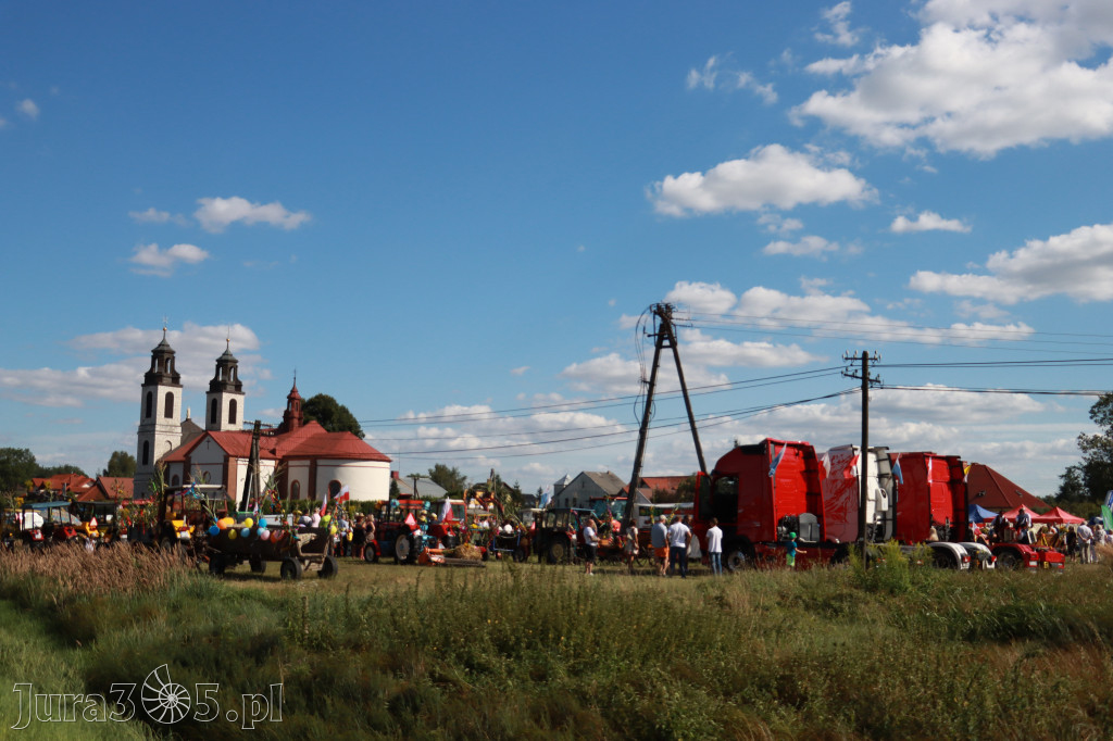 Fotorelacja: Korowód dożynkowy i Parada Ciągników w Kroczycach