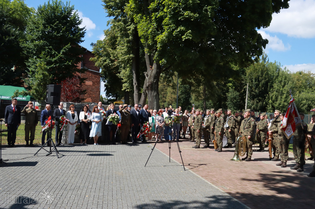 Fotorelacja: Powiatowe Obchody Święta Wojska Polskiego w Porębie