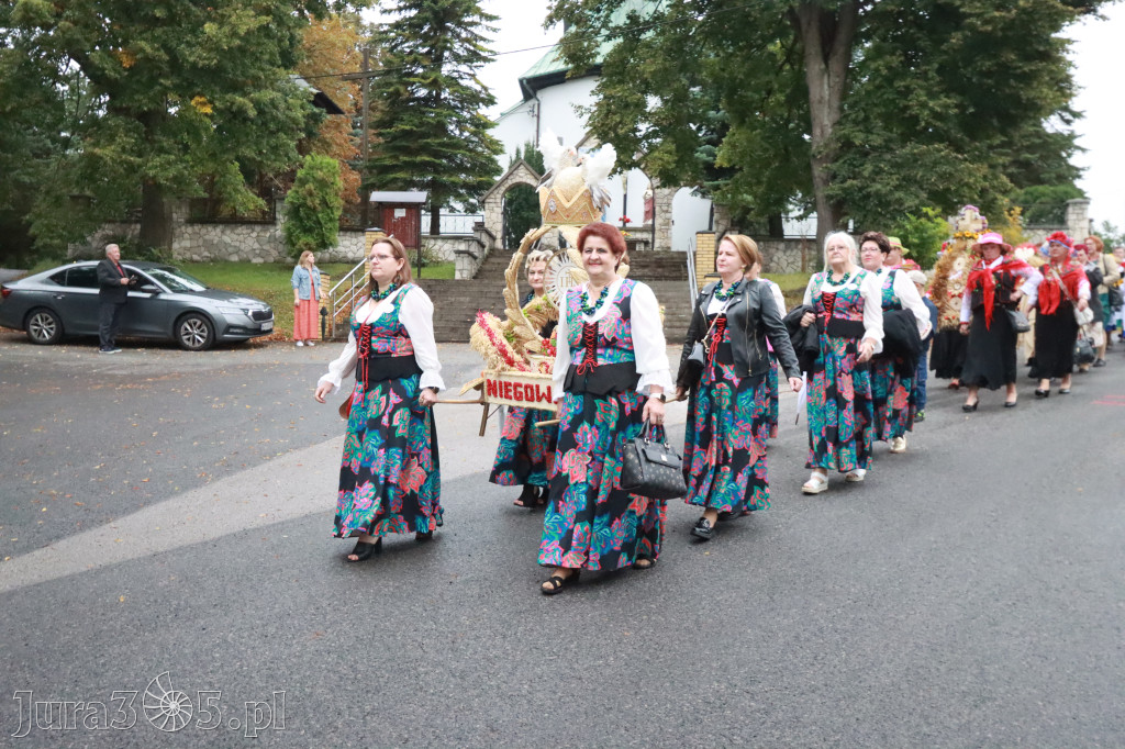Fotorelacja I: Dożynki Powiatu Myszkowskiego w Niegowie