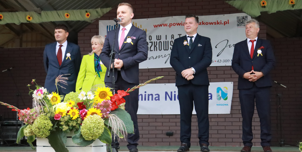Fotorelacja II: Dożynki Powiatu Myszkowskiego w Niegowie