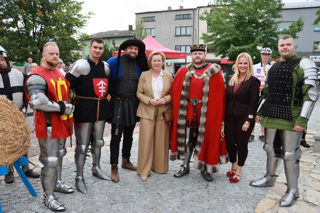 Fotorelacja: Uroczystość Odsłonięcia Pomnika Krystyna I z Koziegłów herbu Lis.