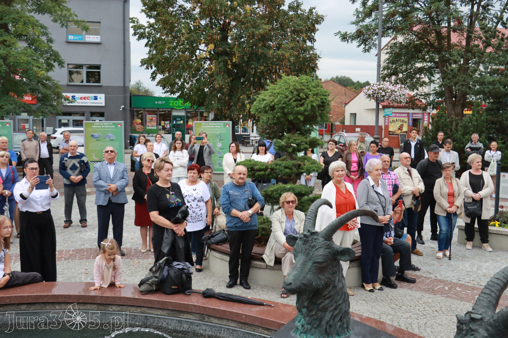 Fotorelacja: Uroczystość Odsłonięcia Pomnika Krystyna I z Koziegłów herbu Lis.