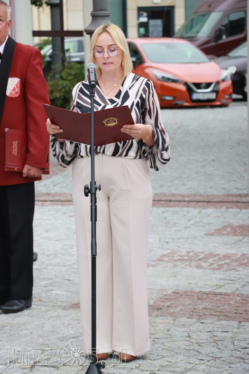 Fotorelacja: Uroczystość Odsłonięcia Pomnika Krystyna I z Koziegłów herbu Lis.