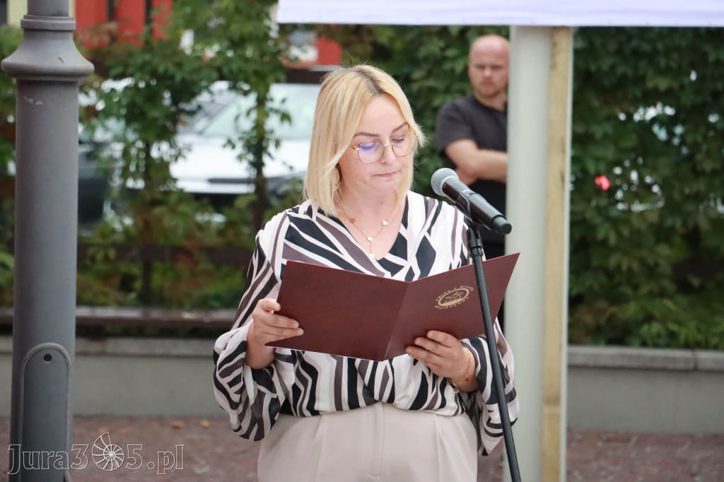Fotorelacja: Uroczystość Odsłonięcia Pomnika Krystyna I z Koziegłów herbu Lis.