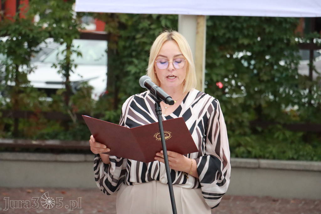 Fotorelacja: Uroczystość Odsłonięcia Pomnika Krystyna I z Koziegłów herbu Lis.