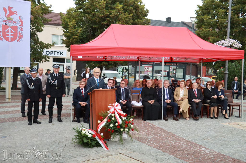 Fotorelacja: Uroczystość Odsłonięcia Pomnika Krystyna I z Koziegłów herbu Lis.