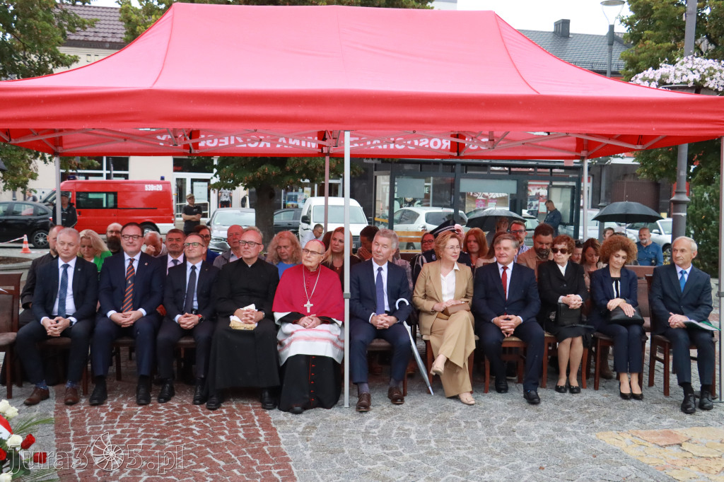 Fotorelacja: Uroczystość Odsłonięcia Pomnika Krystyna I z Koziegłów herbu Lis.