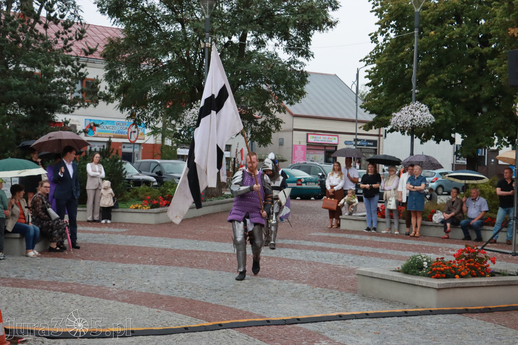 Fotorelacja: Uroczystość Odsłonięcia Pomnika Krystyna I z Koziegłów herbu Lis.