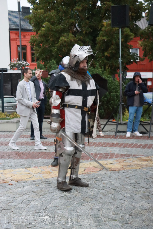 Fotorelacja: Uroczystość Odsłonięcia Pomnika Krystyna I z Koziegłów herbu Lis.
