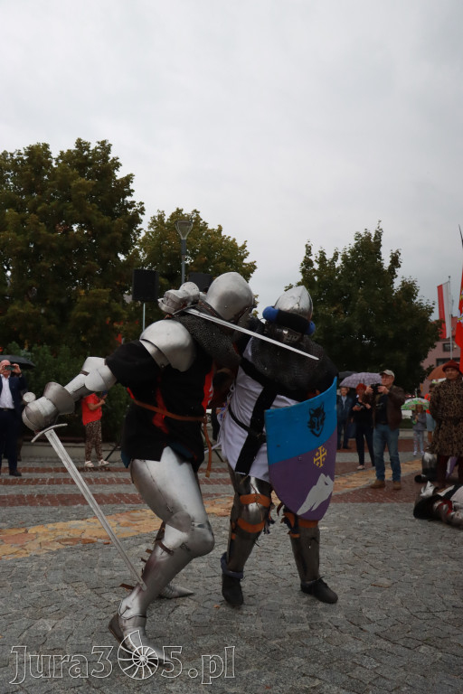Fotorelacja: Uroczystość Odsłonięcia Pomnika Krystyna I z Koziegłów herbu Lis.