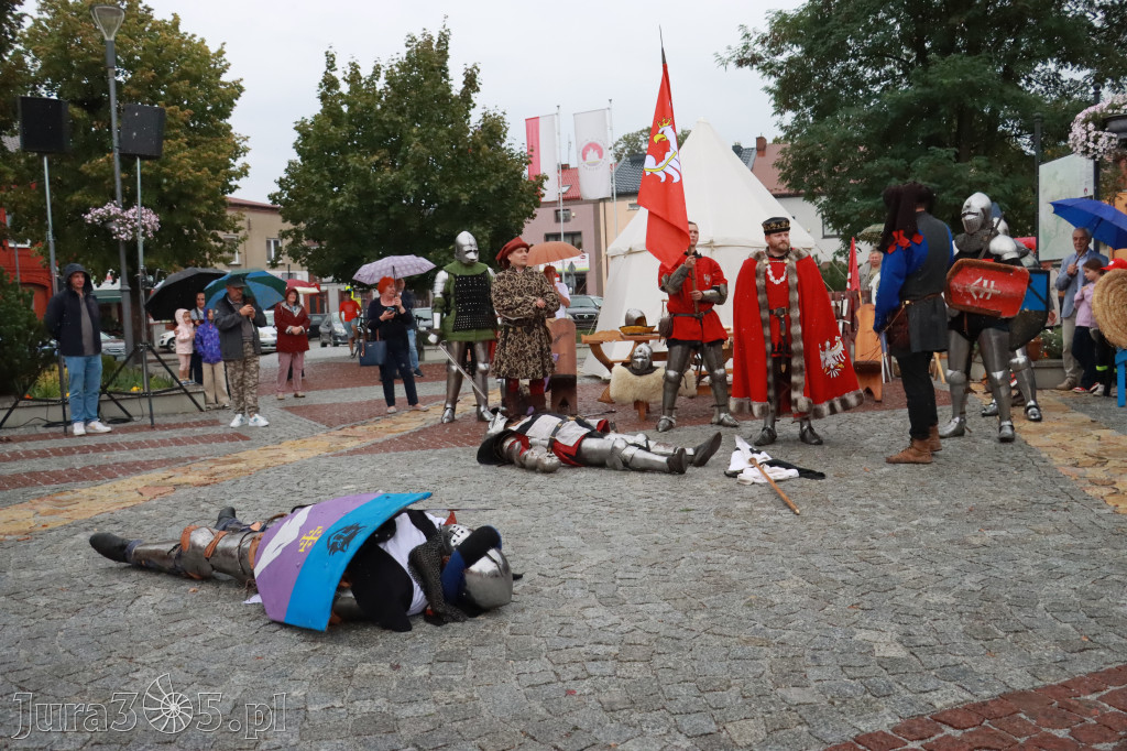 Fotorelacja: Uroczystość Odsłonięcia Pomnika Krystyna I z Koziegłów herbu Lis.