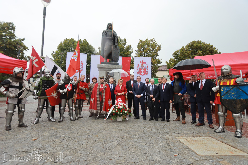 Fotorelacja: Uroczystość Odsłonięcia Pomnika Krystyna I z Koziegłów herbu Lis.
