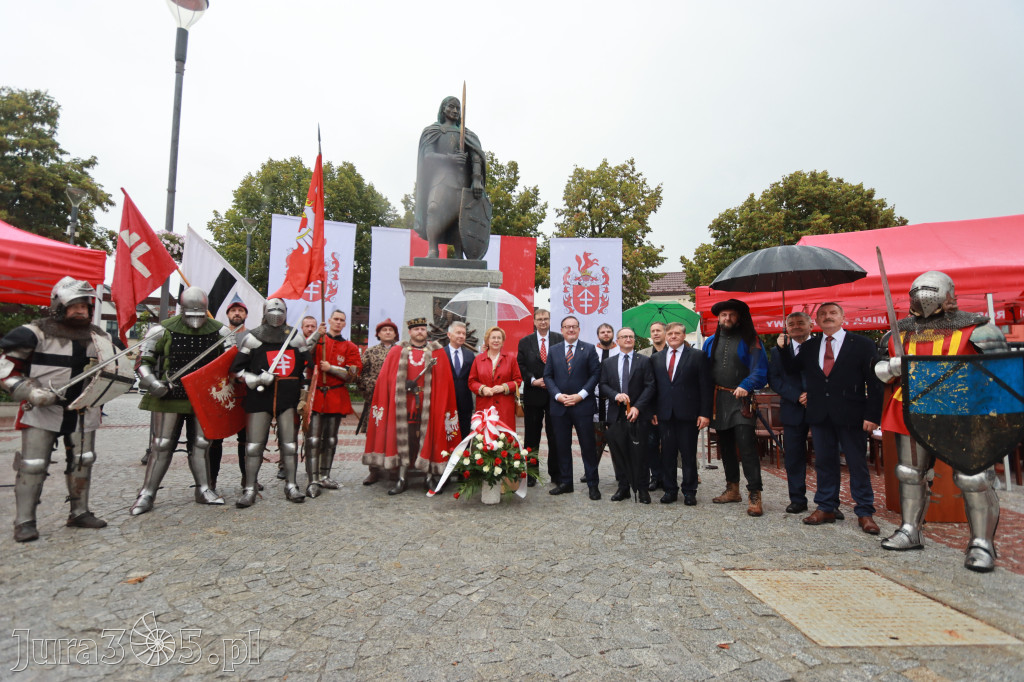 Fotorelacja: Uroczystość Odsłonięcia Pomnika Krystyna I z Koziegłów herbu Lis.