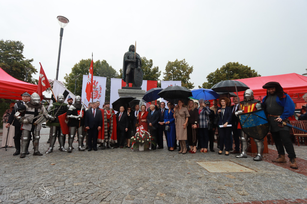 Fotorelacja: Uroczystość Odsłonięcia Pomnika Krystyna I z Koziegłów herbu Lis.