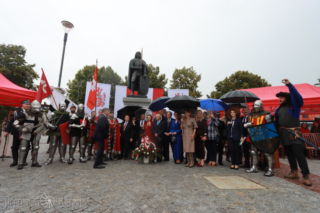 Fotorelacja: Uroczystość Odsłonięcia Pomnika Krystyna I z Koziegłów herbu Lis.