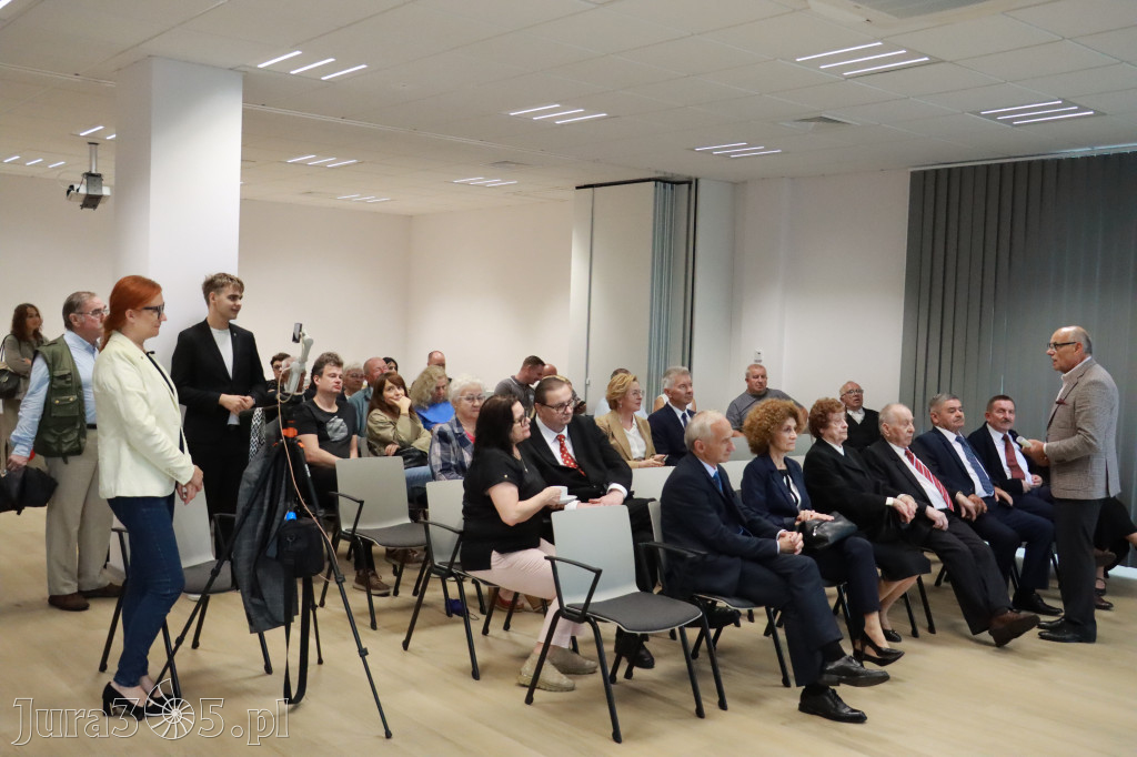 Fotorelacja: Uroczystość Odsłonięcia Pomnika Krystyna I z Koziegłów herbu Lis.