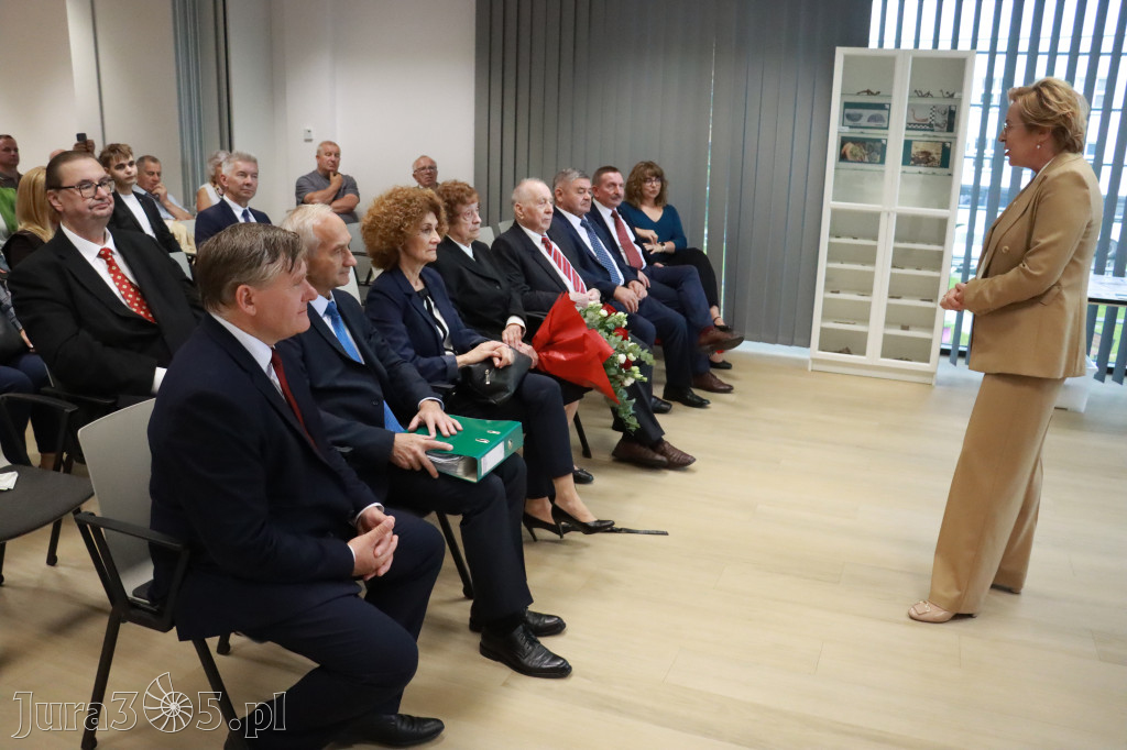 Fotorelacja: Uroczystość Odsłonięcia Pomnika Krystyna I z Koziegłów herbu Lis.