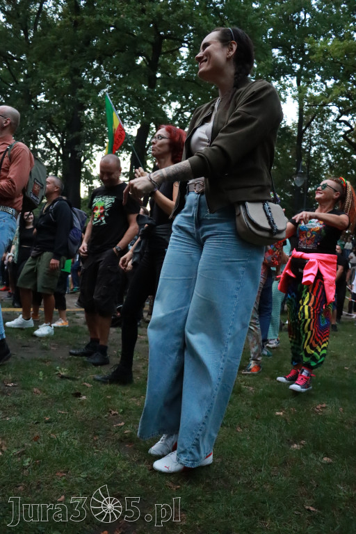 Fotorelacja II: Żywa Scena Zawiercie – Festiwal Reggae. Koncert zespołu KONOPIANS