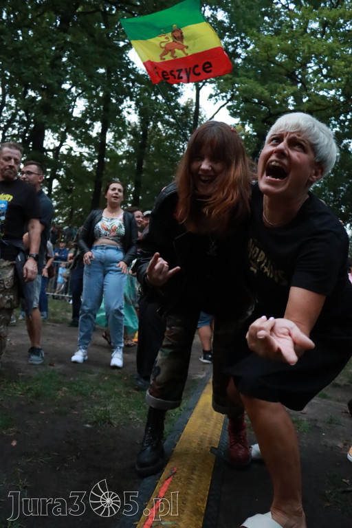 Fotorelacja II: Żywa Scena Zawiercie – Festiwal Reggae. Koncert zespołu KONOPIANS